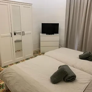 2 Bedroom In The Centre Of Apartament